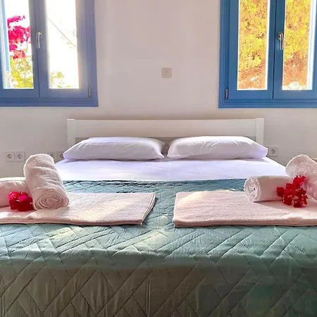 Elitas Lodge: Cosy Cycladic Outside Paroikia Holiday home *
