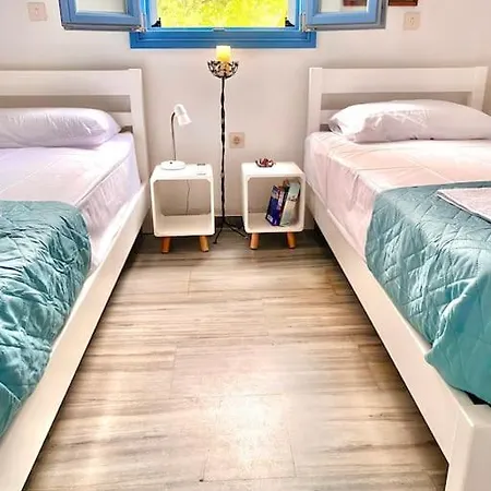 Elitas Lodge: Cosy Cycladic Outside Paroikia Holiday home